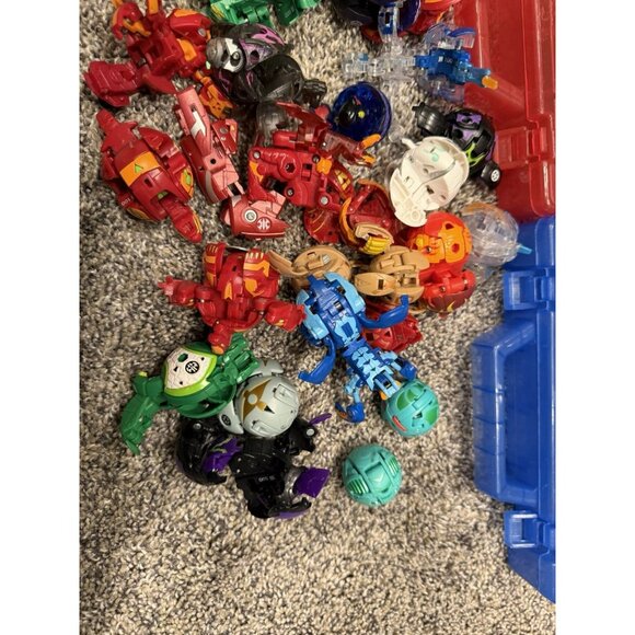 Large Lot Of 28 Bakugan Toys With Case And Some Cards - Picture 3 of 5